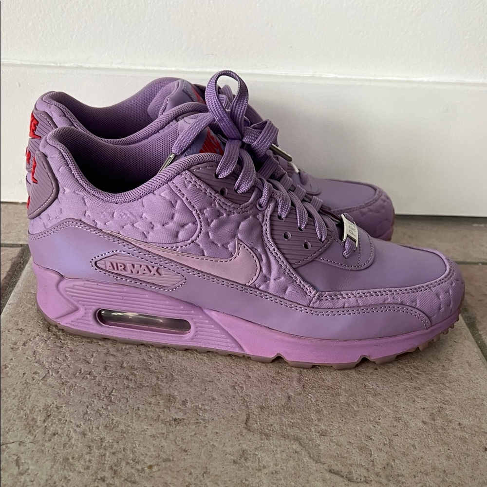 Nike Women's Air Max 90 'Macaroon' in the lavender colorway - Picture 2 of 8